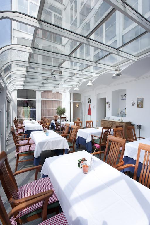 Eurowings Hotel Прага Екстериор снимка